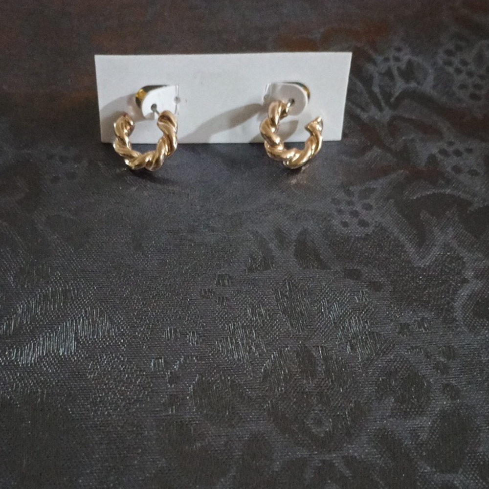 Gold Twisted Hoop Earrings, new/nvr worn, for pierced ears